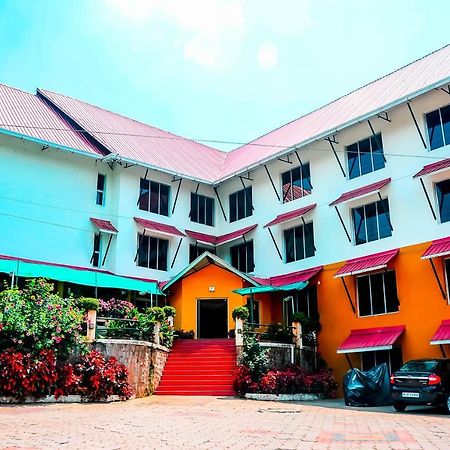 Sri Venkateshwara Residency Hotel Madikeri Bagian luar foto