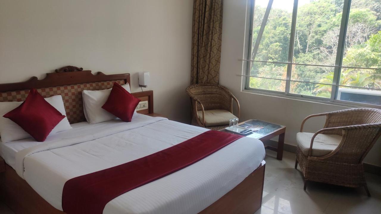 Sri Venkateshwara Residency Hotel Madikeri Bagian luar foto