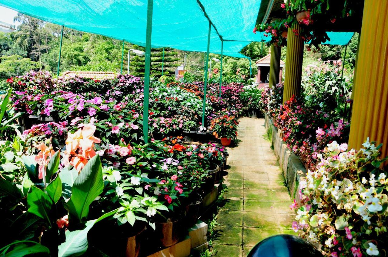 Sri Venkateshwara Residency Hotel Madikeri Bagian luar foto