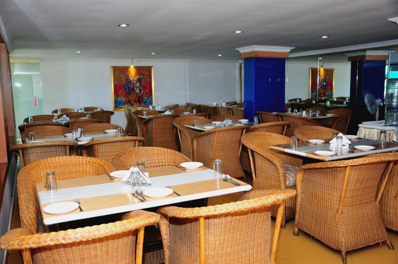 Sri Venkateshwara Residency Hotel Madikeri Bagian luar foto