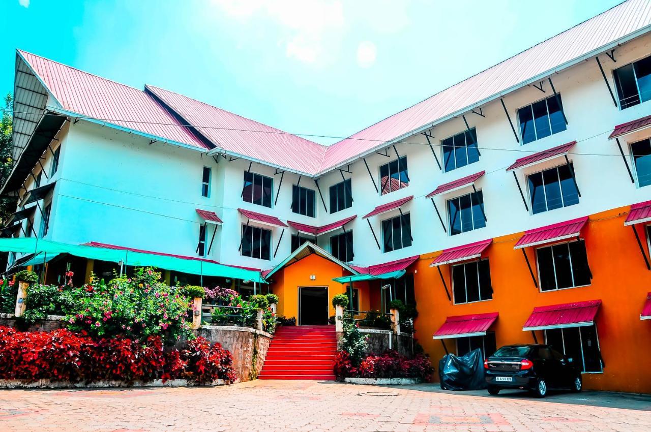 Sri Venkateshwara Residency Hotel Madikeri Bagian luar foto