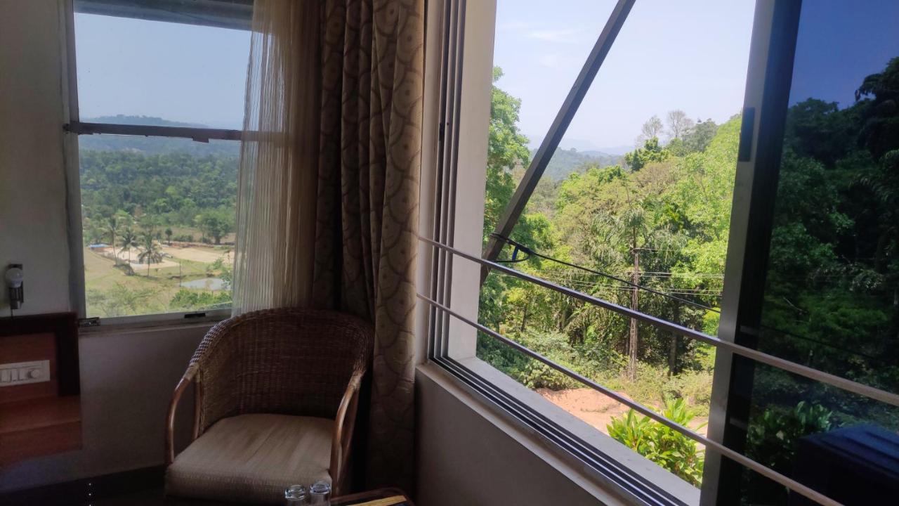 Sri Venkateshwara Residency Hotel Madikeri Bagian luar foto