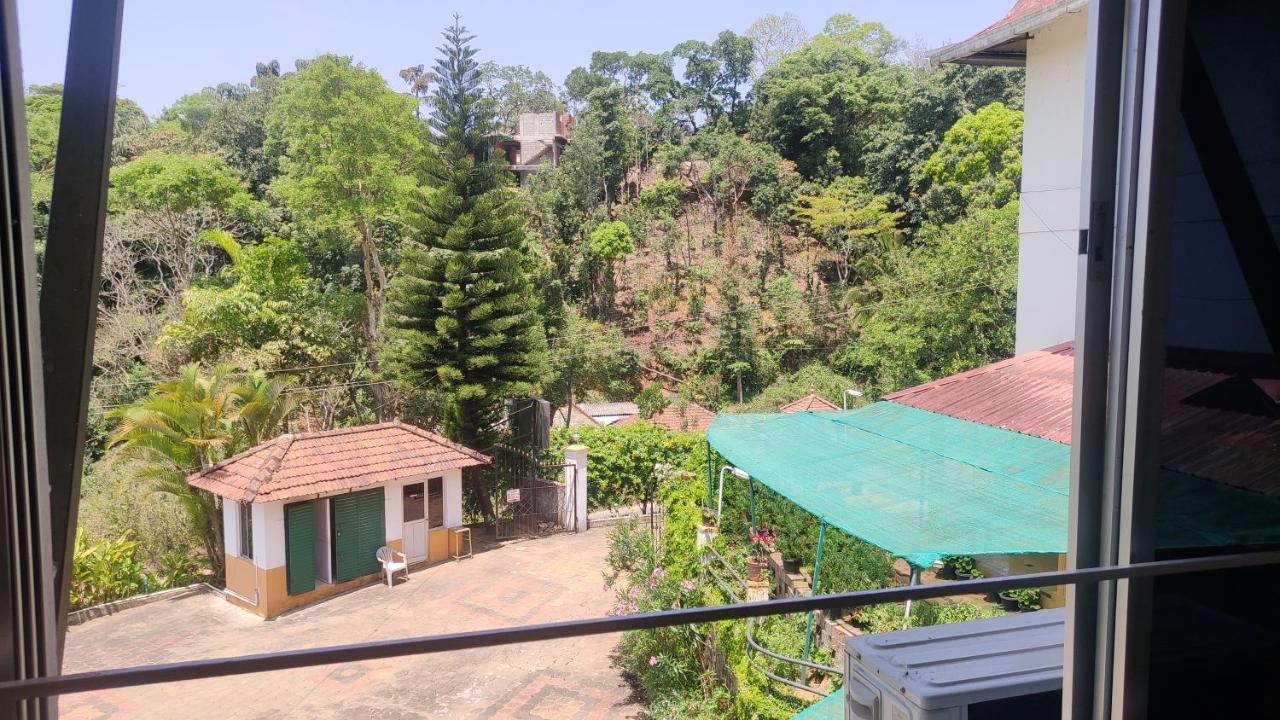 Sri Venkateshwara Residency Hotel Madikeri Bagian luar foto
