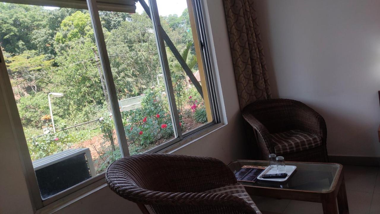 Sri Venkateshwara Residency Hotel Madikeri Bagian luar foto