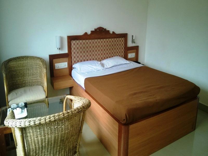 Sri Venkateshwara Residency Hotel Madikeri Bagian luar foto