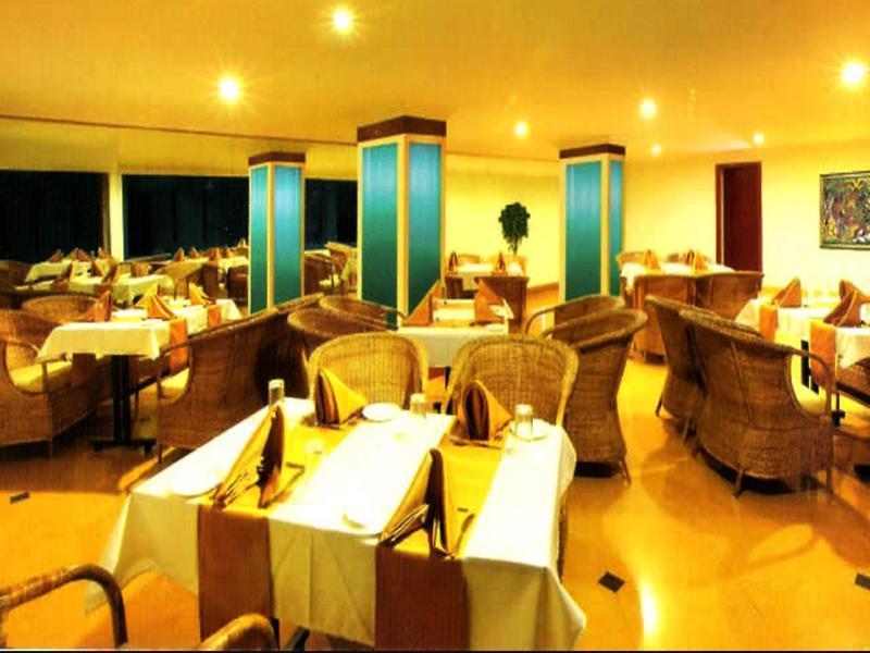 Sri Venkateshwara Residency Hotel Madikeri Bagian luar foto