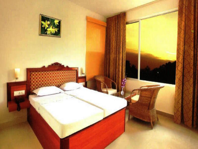 Sri Venkateshwara Residency Hotel Madikeri Bagian luar foto