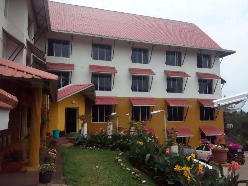 Sri Venkateshwara Residency Hotel Madikeri Bagian luar foto