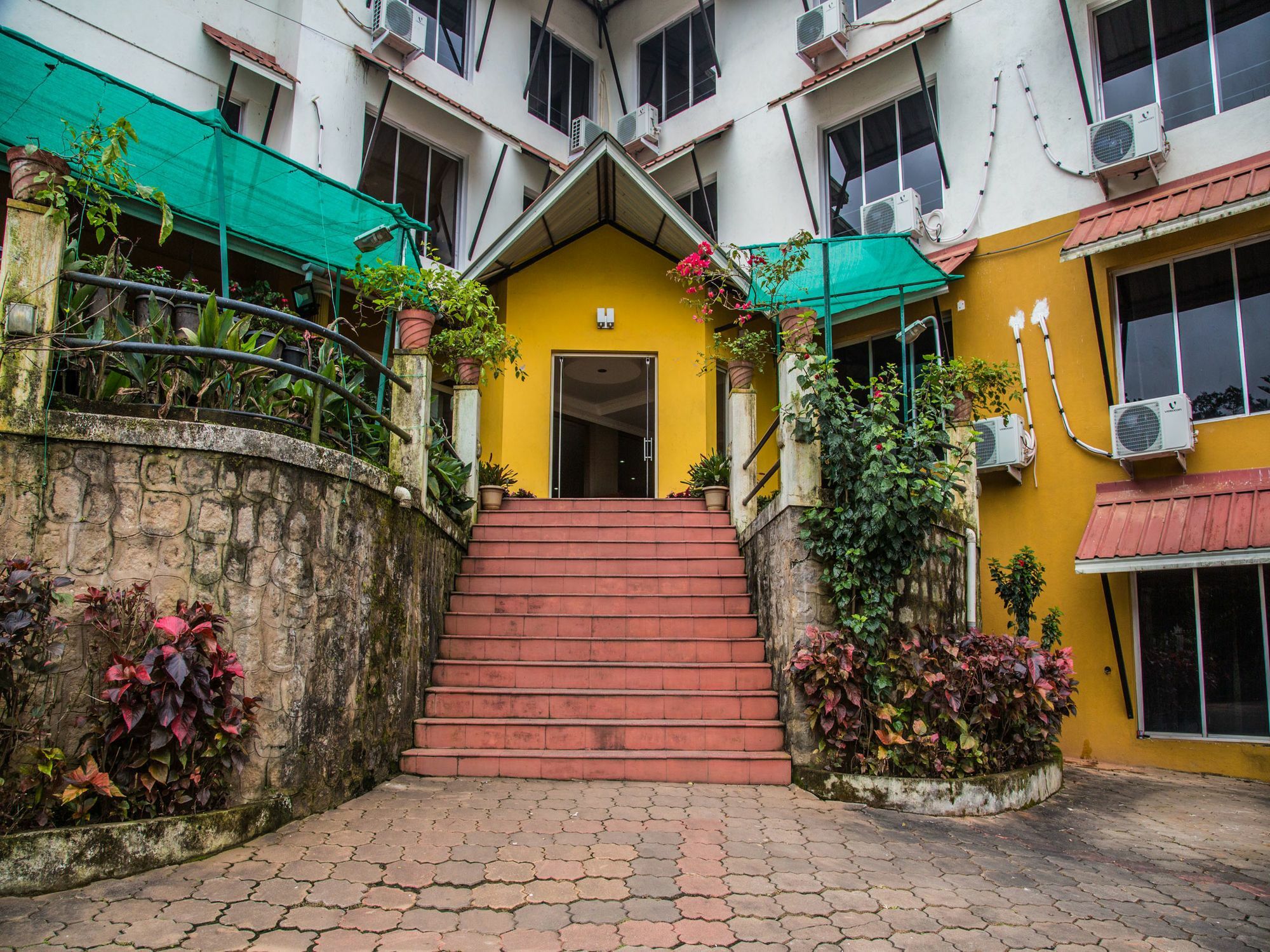 Sri Venkateshwara Residency Hotel Madikeri Bagian luar foto