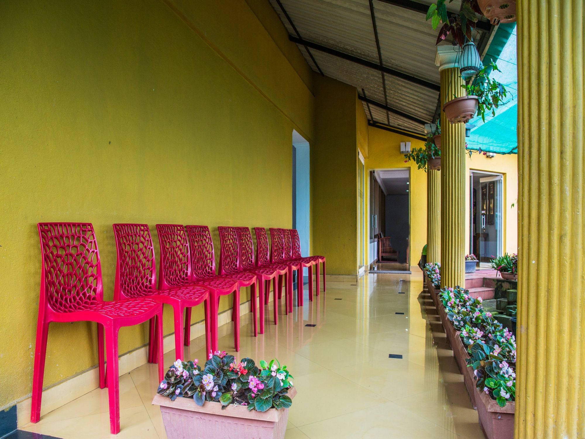 Sri Venkateshwara Residency Hotel Madikeri Bagian luar foto